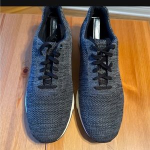 Vince men’s sneakers size 11 Brand new